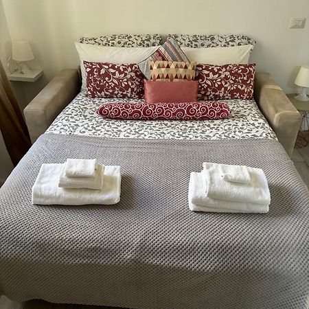 Joy House -Central City Near Metro Arco Della Pace Brera-Entire Apartment Perfect For Work & Play, Nightlife With Ac & Fast Wifi Welcome To The Cool Joy House! Milánó Kültér fotó