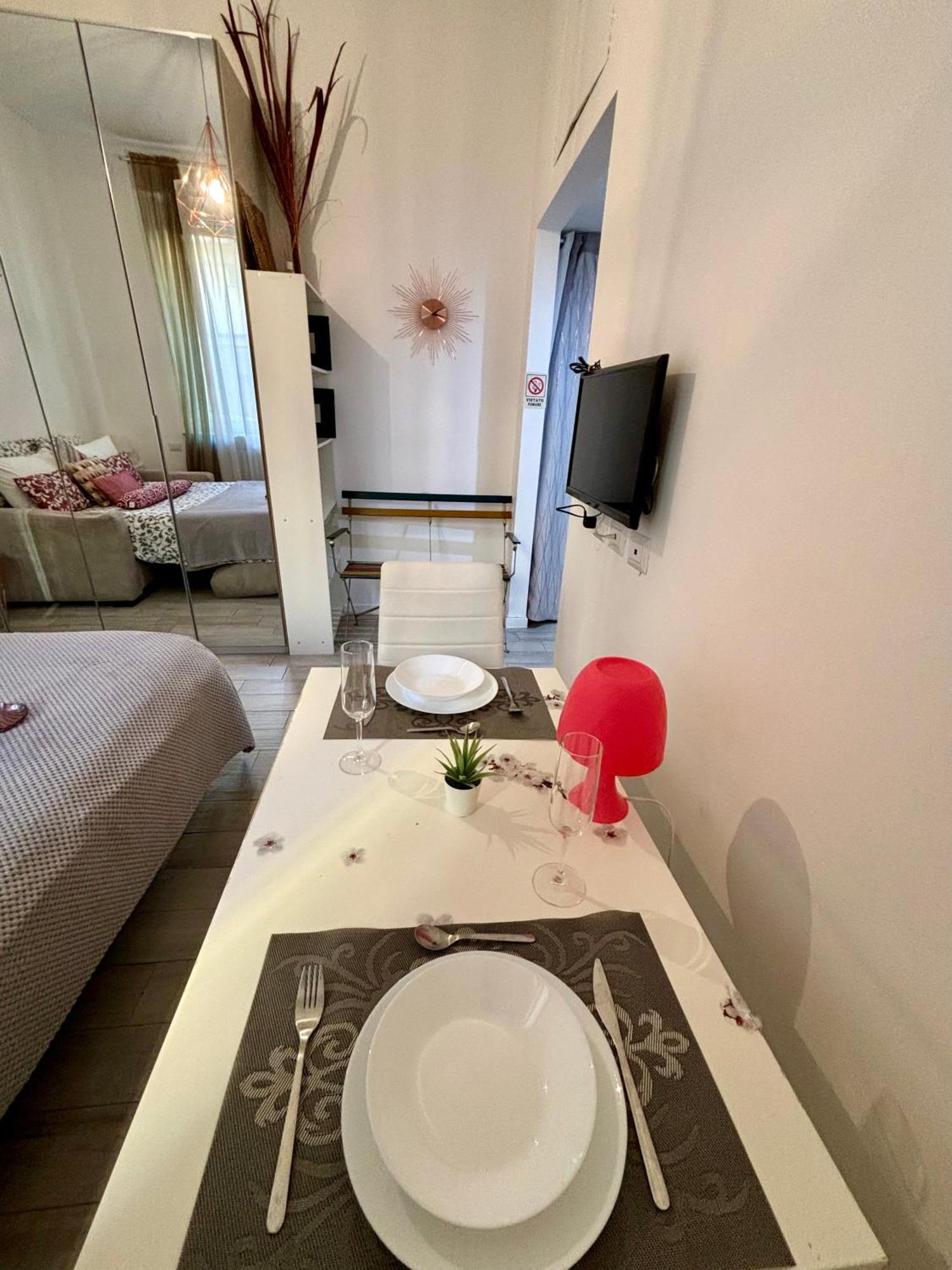 Joy House -Central City Near Metro Arco Della Pace Brera-Entire Apartment Perfect For Work & Play, Nightlife With Ac & Fast Wifi Welcome To The Cool Joy House! Milánó Kültér fotó
