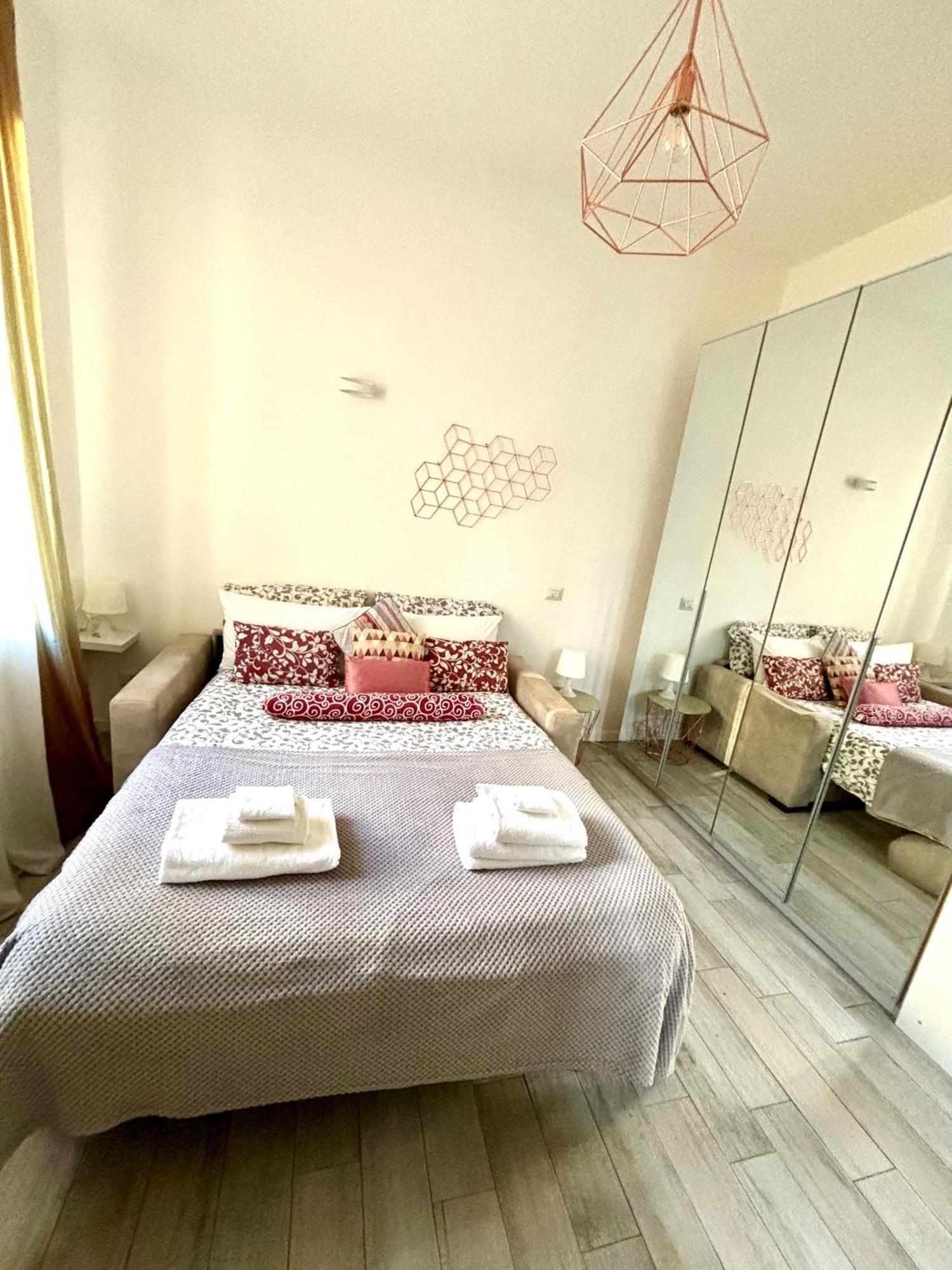 Joy House -Central City Near Metro Arco Della Pace Brera-Entire Apartment Perfect For Work & Play, Nightlife With Ac & Fast Wifi Welcome To The Cool Joy House! Milánó Kültér fotó